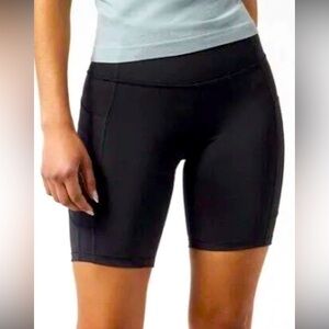 Athleta ultimate stash II 7” Short
